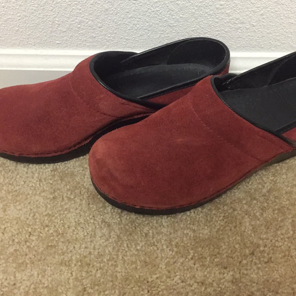 Red shoes - Picture 2 of 3